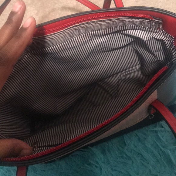 A classy purse❤️🥰 - Picture 3 of 4